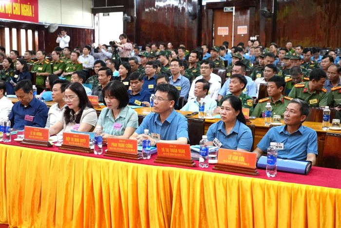 Các đại biểu tham dự khai mạc diễn tập - Ảnh: T.Đ