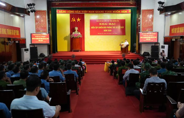 Quang cảnh khai mạc diễn tập chiến đấu phòng thủ xã Lệ Thủy năm 2026 - Ảnh: T.Đ