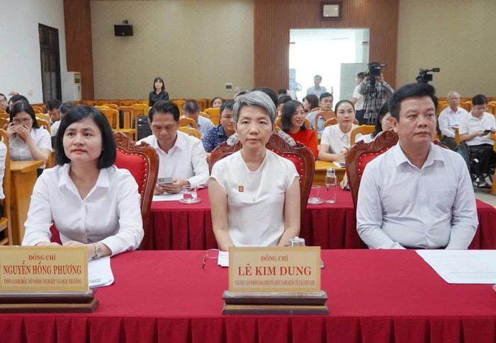 Các đại biểu dự buổi lễ - Ảnh: H.N