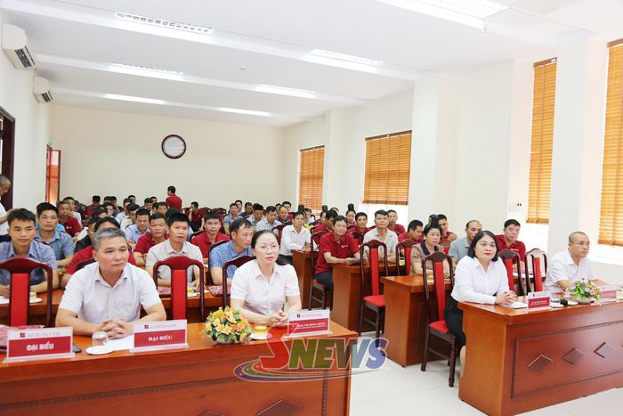 Các đại biểu dự hội nghị.