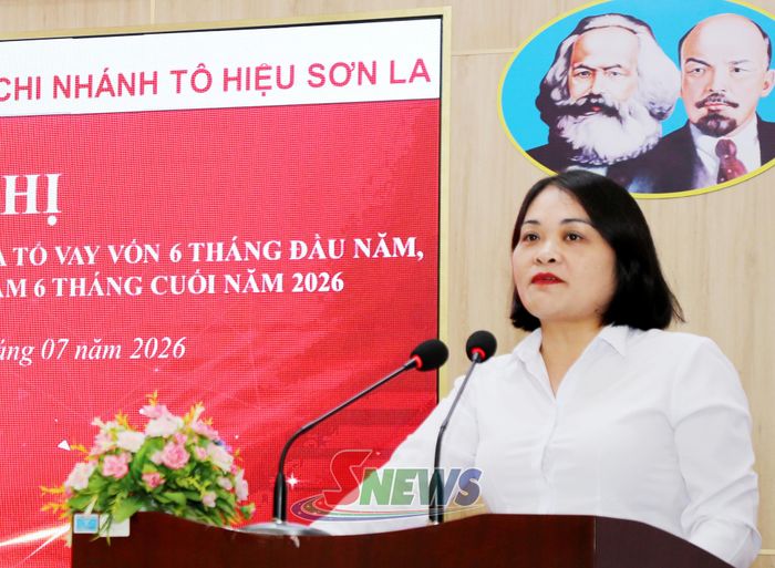 Lãnh đạo Agribank Chi nhánh Tô Hiệu Sơn La phát biểu tại hội nghị.