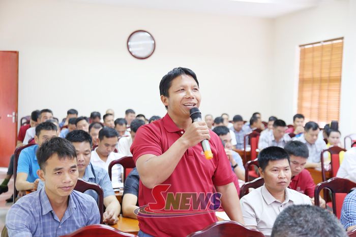 Đại diện tổ trưởng tổ vay vốn phát biểu tại hội nghị.
