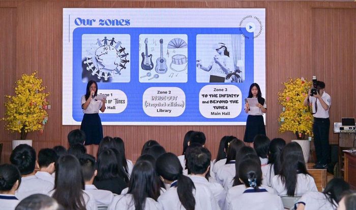 Học sinh trường THPT Marie Curie (phường Xuân Hòa) thuyết trình bằng tiếng Anh trong cuộc thi tìm hiểu về học thuật và công nghệ.