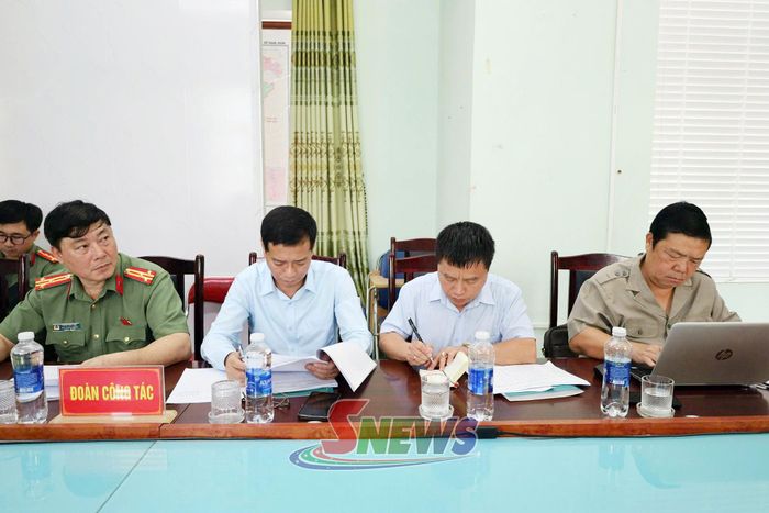 Lãnh đạo các sở, ngành của tỉnh tham dự cuộc làm việc.