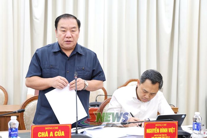 Đồng chí Chá A Của, Phó Bí thư Tỉnh ủy, Chủ tịch Ủy ban MTTQ Việt Nam tỉnh, tham gia ý kiến tại hội nghị.
