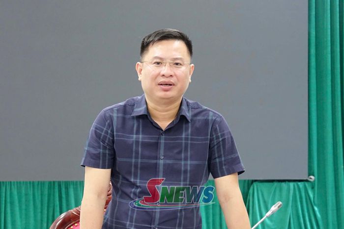 Đại diện Ban Cưỡng chế thu hồi đất phường Tô Hiệu kết luận cuộc vận động, đối thoại.
