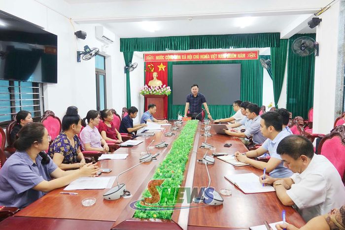 Ban Cưỡng chế thu hồi đất phường Tô Hiệu tuyên truyền, vận động, đối thoại với các hộ dân bàn giao mặt bằng thực hiện dự án.