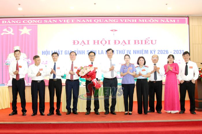 Lãnh đạo Hội Luật gia Việt Nam và Ủy ban Mặt trận Tổ quốc Việt Nam tỉnh chúc mừng Ban Chấp hành Hội Luật gia tỉnh Sơn La khóa IV, nhiệm kỳ 2026-2031.