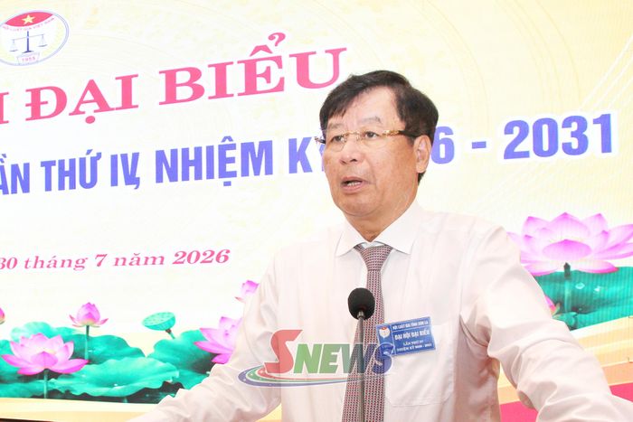 Đồng chí Tiến sĩ Trần Công Phàn, Phó Chủ tịch Thường trực Hội Luật gia Việt Nam phát biểu chỉ đạo Đại hội