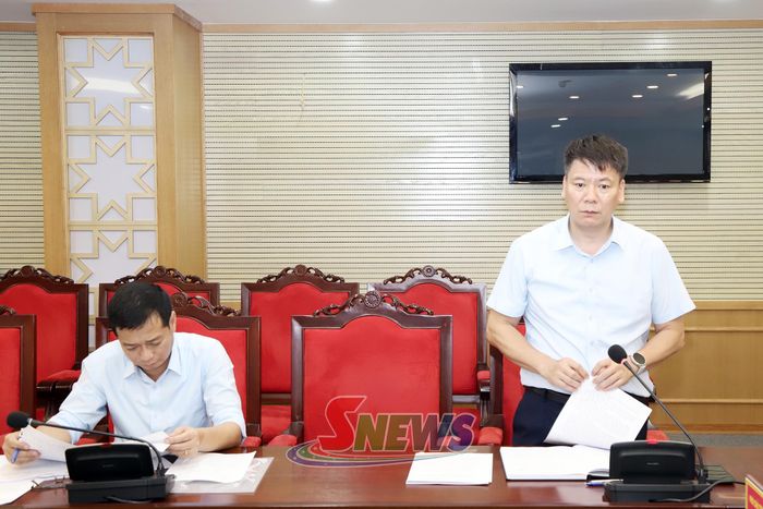 Lãnh đạo Quỹ vệ và Phát triển rừng tỉnh phát biểu tại cuộc họp.