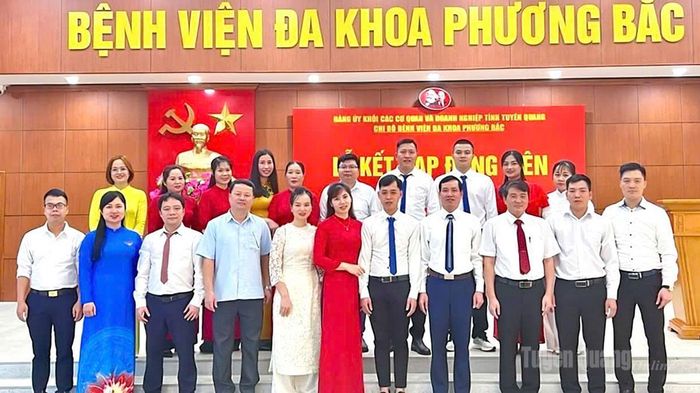 Lễ kết nạp đảng viên tại Chi bộ Bệnh viện Đa khoa Phương Bắc.