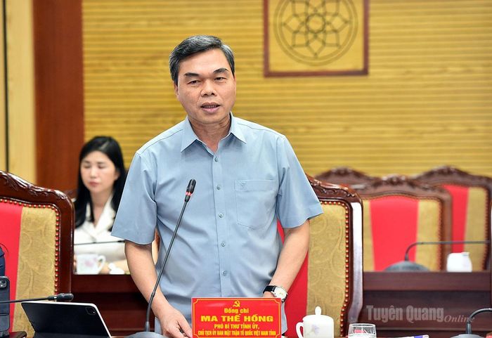 Đồng chí Ma Thế Hồng, Phó Bí thư Tỉnh ủy, Chủ tịch Ủy ban MTTQ tỉnh phát biểu tại phiên họp.