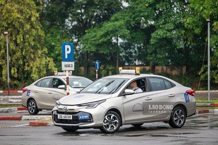 Bộ Công an cho hay tiếp thu góp ý về việc quy định bật đèn tín hiệu chuyển hướng. Ảnh: T.Trạch