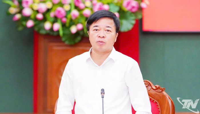 Đồng chí Bùi Văn Lương phát biểu kết luận Hội nghị.