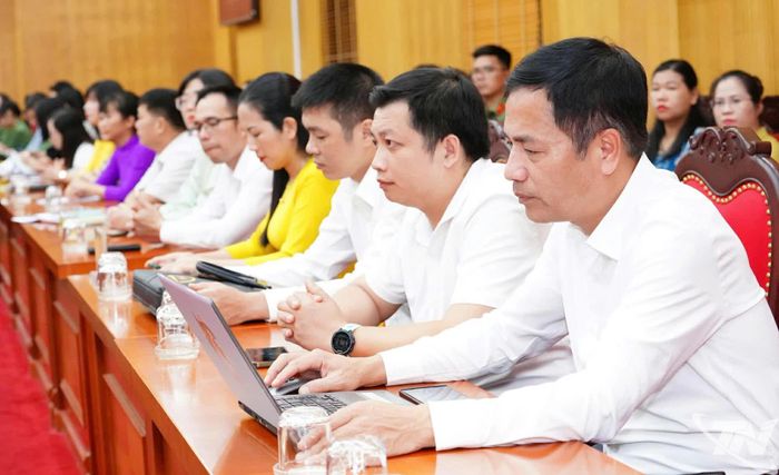 Các đại biểu tham dự.