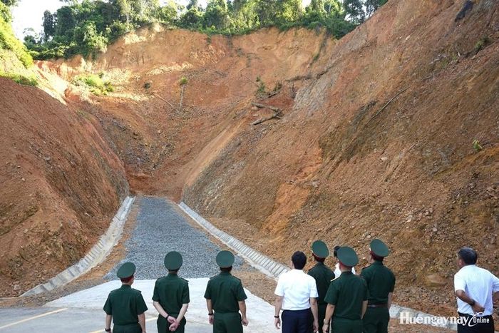  Hạng mục đường cứu nạn được xây dựng tại các đoạn dốc nguy hiểm, nâng cao tối đa độ an toàn cho các phương tiện lưu thông trên con đường miền núi này.