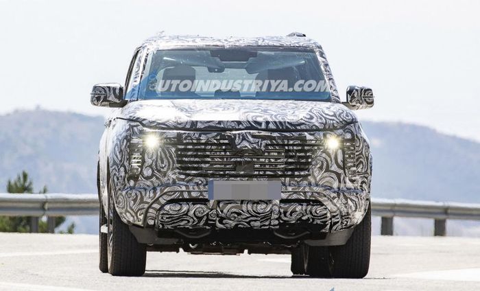 Mitsubishi Pajero mới khi chạy thử
