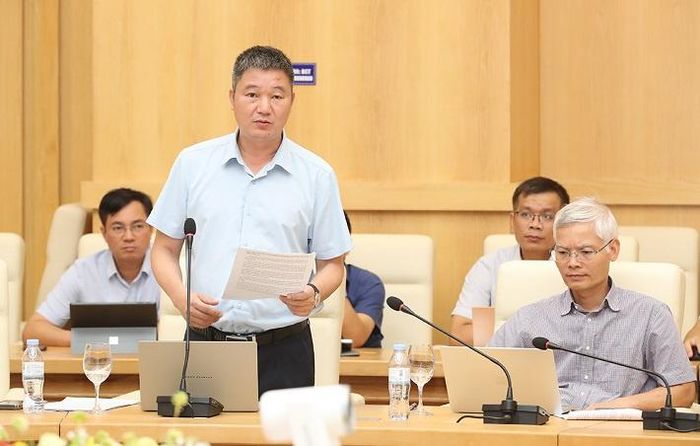 Quyền Tổng giám đốc EVNNPT Hoàng Xuân Khôi đề xuất các kiến nghị tại buổi làm việc