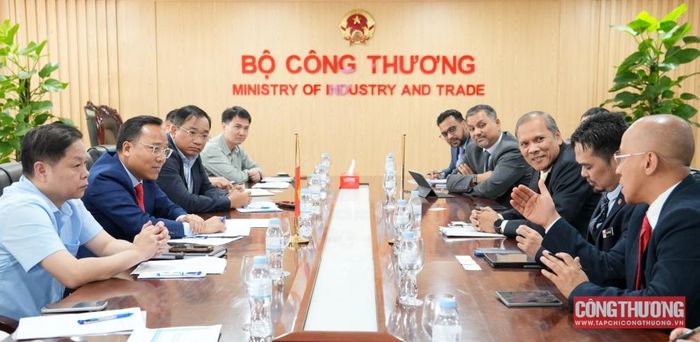 Toàn cảnh buổi làm việc.