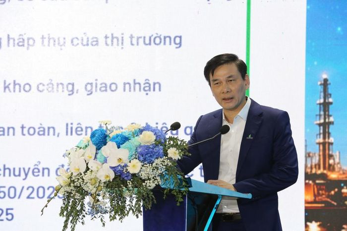 Ông Nguyễn Duyên Cường - Giám đốc PVNDB trình bày tham luận tại Hội nghị. (ảnh: PVNDB)