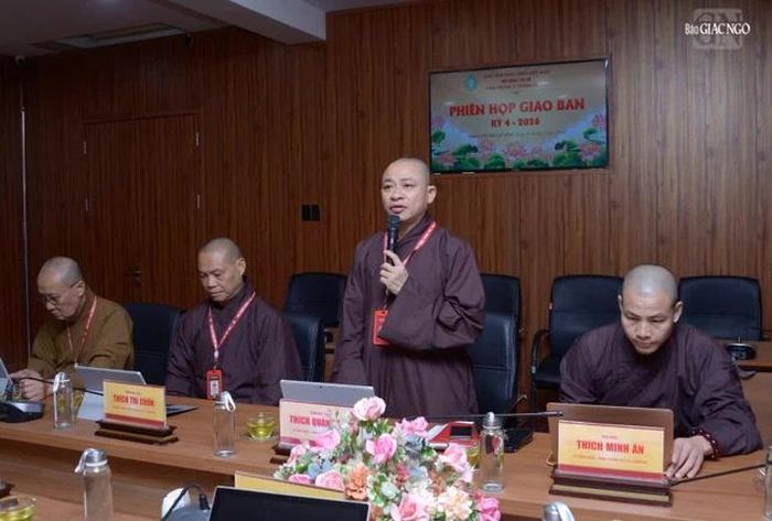 Thượng tọa Thích Quảng Tiến báo cáo về các công trình dân sinh tại tỉnh Cà Mau