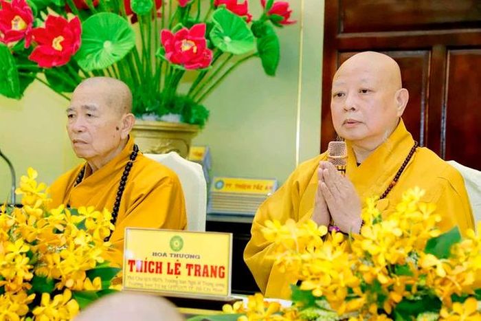 Hòa thượng Thích Lệ Trang sách tấn chư hành giả an cư