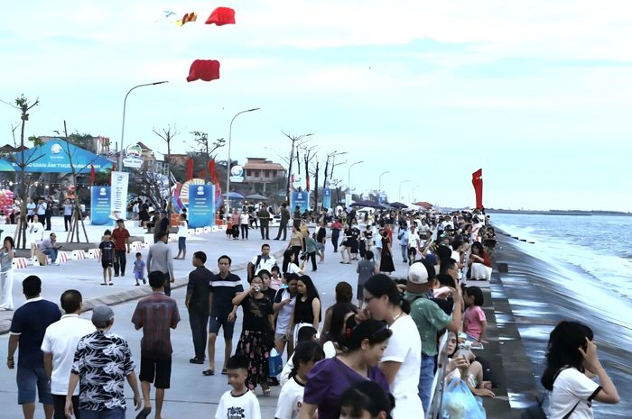 Đối với du lịch biển, tỉnh định hướng khai thác hiệu quả cảnh quan và hệ sinh thái vùng ven biển để hình thành các sản phẩm du lịch đặc trưng.