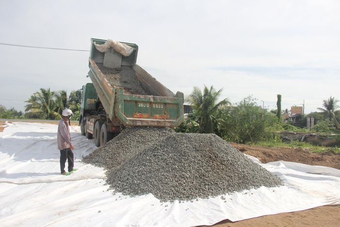 Vật liệu đá xây dựng đang là "nút thắt" cần sớm khơi thông để đẩy nhanh tiến độ các dự án giao thông trọng điểm.
