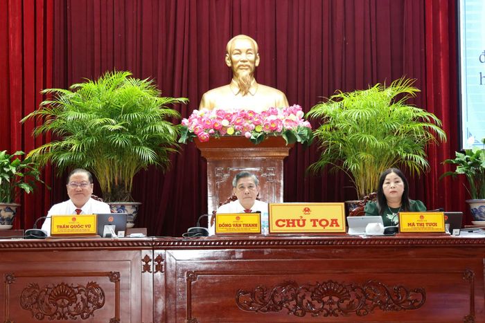 Các chủ tọa điều hành Kỳ họp thứ 4 (kỳ họp chuyên đề), HĐND TP Cần Thơ khóa XI, chiều 30/7.