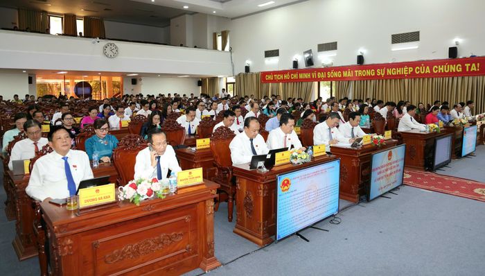 Quang cảnh kỳ họp thông qua 14 nghị quyết phát triển TP Cần Thơ.