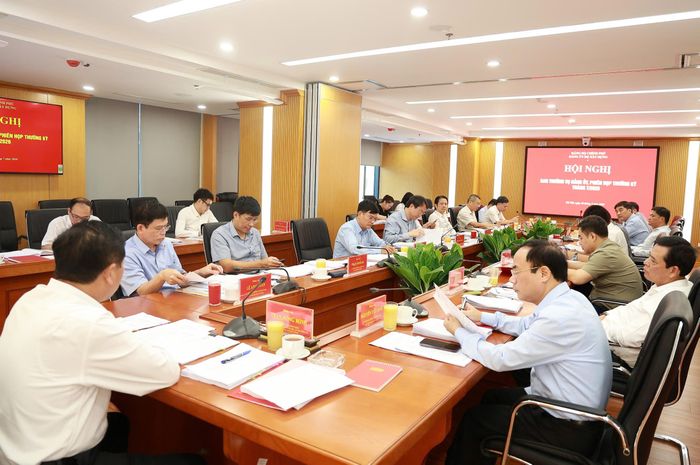 Các đại biểu cho ý kiến đối với các báo cáo, nội dung trình tại các hội nghị Thường trực, Ban Thường vụ Đảng ủy Bộ Xây dựng.