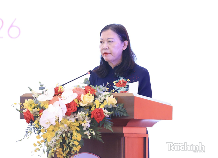 Chủ nhiệm Ủy ban Dân nguyện và Giám sát của Quốc hội Lê Thị Nga trình bày Báo cáo đề dẫn. Ảnh: Đức Thanh