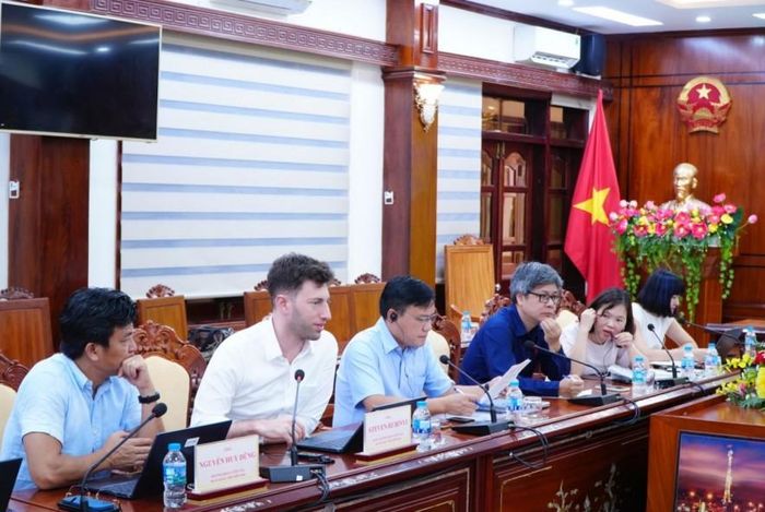 Thành viên đoàn công tác Ngân hàng Thế giới tại buổi làm việc với lãnh đạo UBND tỉnh Gia Lai. Ảnh: Kim Loan.