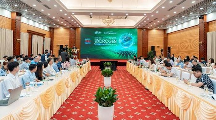  PGS. Phạm Hoàng Lương, giảng viên cao cấp Đại học Bách Khoa Hà Nội, Phó Chủ tịch VCEA thông tin về hiện trạng công nghiệp hydrogen tại Việt Nam 