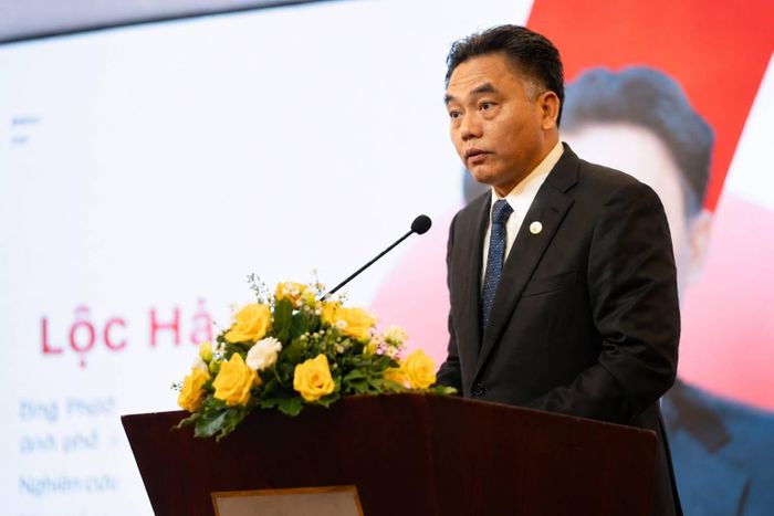 Phó Chủ tịch Thường trực UBND TP.HCM Nguyễn Lộc Hàphát biểu tại hội nghị.