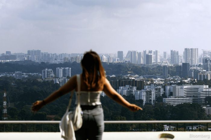 Một xu hướng đang lan rộng trong giới lao động trẻ Singapore: một công việc toàn thời gian với mức lương ổn định không còn mang lại cảm giác an toàn như trước. Ảnh: Bloomberg