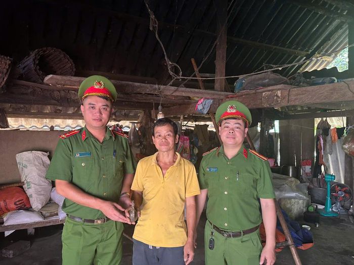 Công an xã Linh Hồ chủ động tuyên truyền, thu hồi VK, VLN, CCHT.