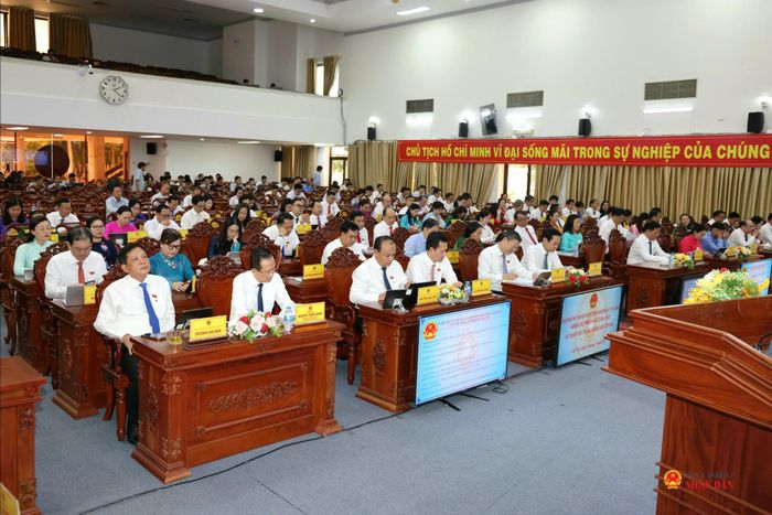 Các đại biểu tham dự kỳ họp