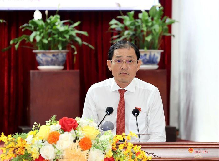 Giám đốc Sở Khoa học- Công nghệ TP. Cần Thơ Ngô Anh Tín trình bày dự thảo nghị quyết