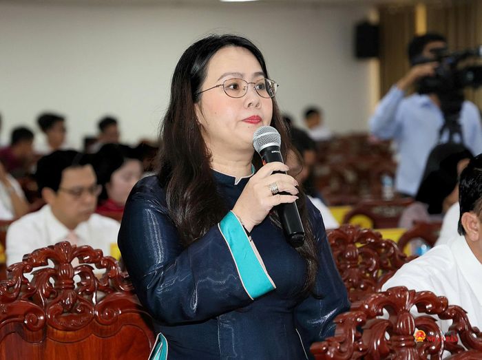 Các đại biểu đóng góp ý kiến tại kỳ họp
