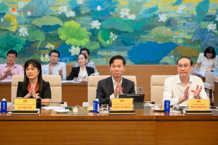 Các đại biểu tham dự cuộc họp