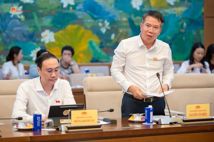 Phó Chủ nhiệm Văn phòng Quốc hội Nguyễn Văn Hiển phát biểu