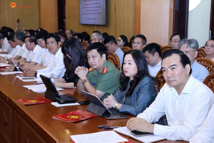 Các đại biểu tham dự cuộc làm việc