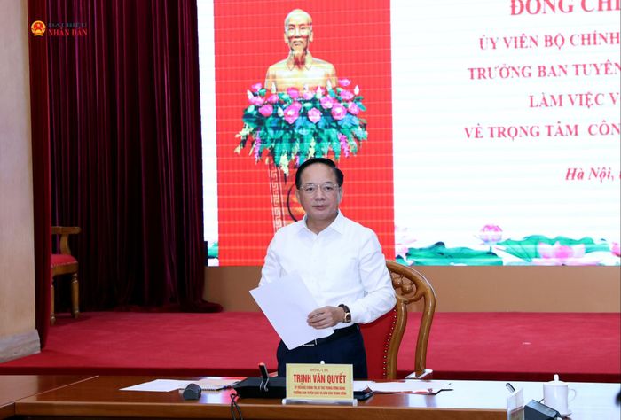 Trưởng Ban Tuyên giáo và Dân vận Trung ương Trịnh Văn Quyết phát biểu tại cuộc làm việc