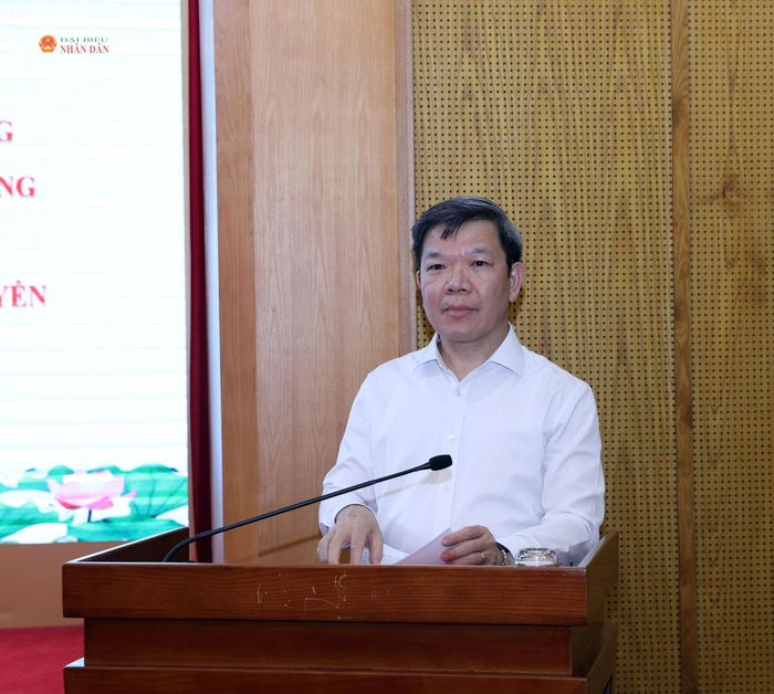 Vụ trưởng Vụ Báo chí - Xuất bản, Ban Tuyên giáo và Dân vận Trung ương Tống Văn Thanh báo cáo tại cuộc làm việc