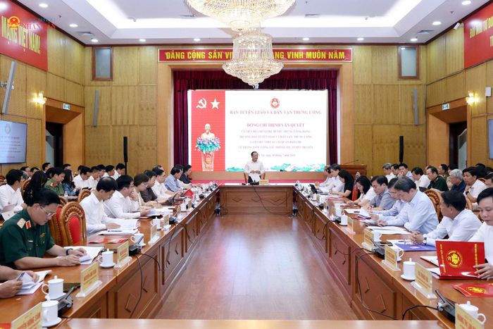 Quang cảnh cuộc làm việc