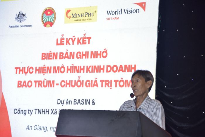 Ông Nâu, một hộ nuôi tôm ở An Giang đại diện các nông hộ chia sẻ cảm nhận tại sự kiện.