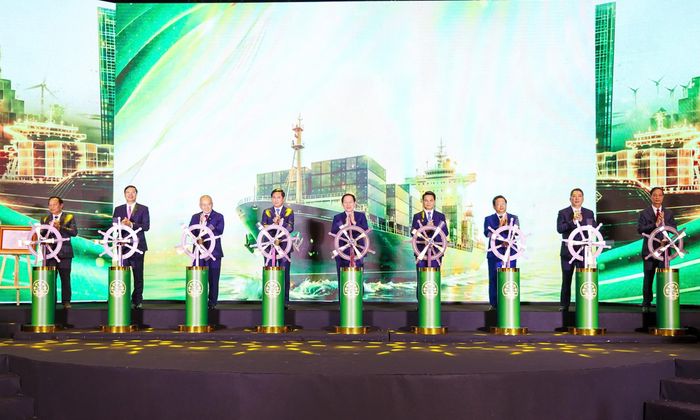 Phó Thủ tướng Chính phủ Lê Tiến Châu và các đại biểu thực hiện nghi thức khởi động Khu Thương mại tự do thành phố Hải Phòng. Ảnh BTC.