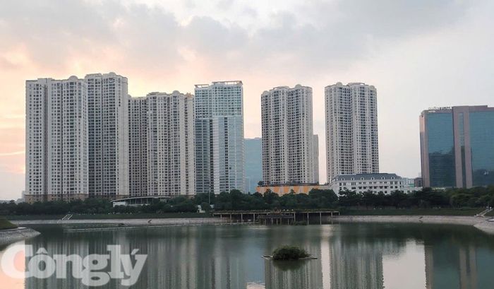 Thành phố Hà Nội áp dụng cơ chế "làn xanh", rút ngắn 50% thời gian giải quyết thủ tục để tăng tốc khởi công 114 dự án nhà ở xã hội trong nửa cuối năm 2026.