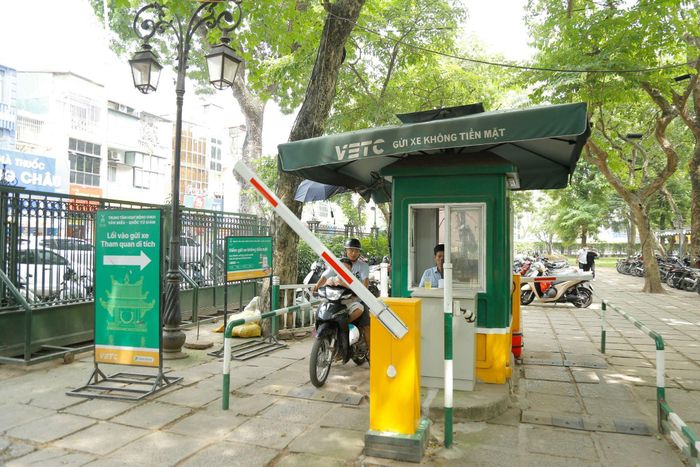 Từ 1/7/2026, 100% điểm trông giữ, bãi đỗ ô tô thuộc phạm vi áp dụng phải triển khai công nghệ, thu giá dịch vụ theo hình thức điện tử không dừng